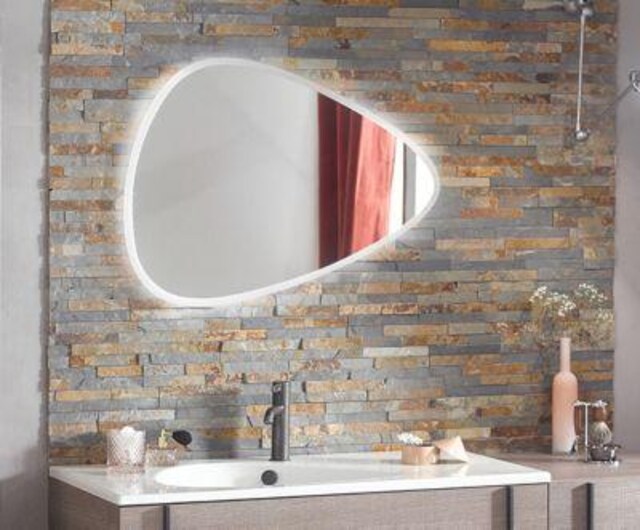 Le miroir design et tech pour salles de bains