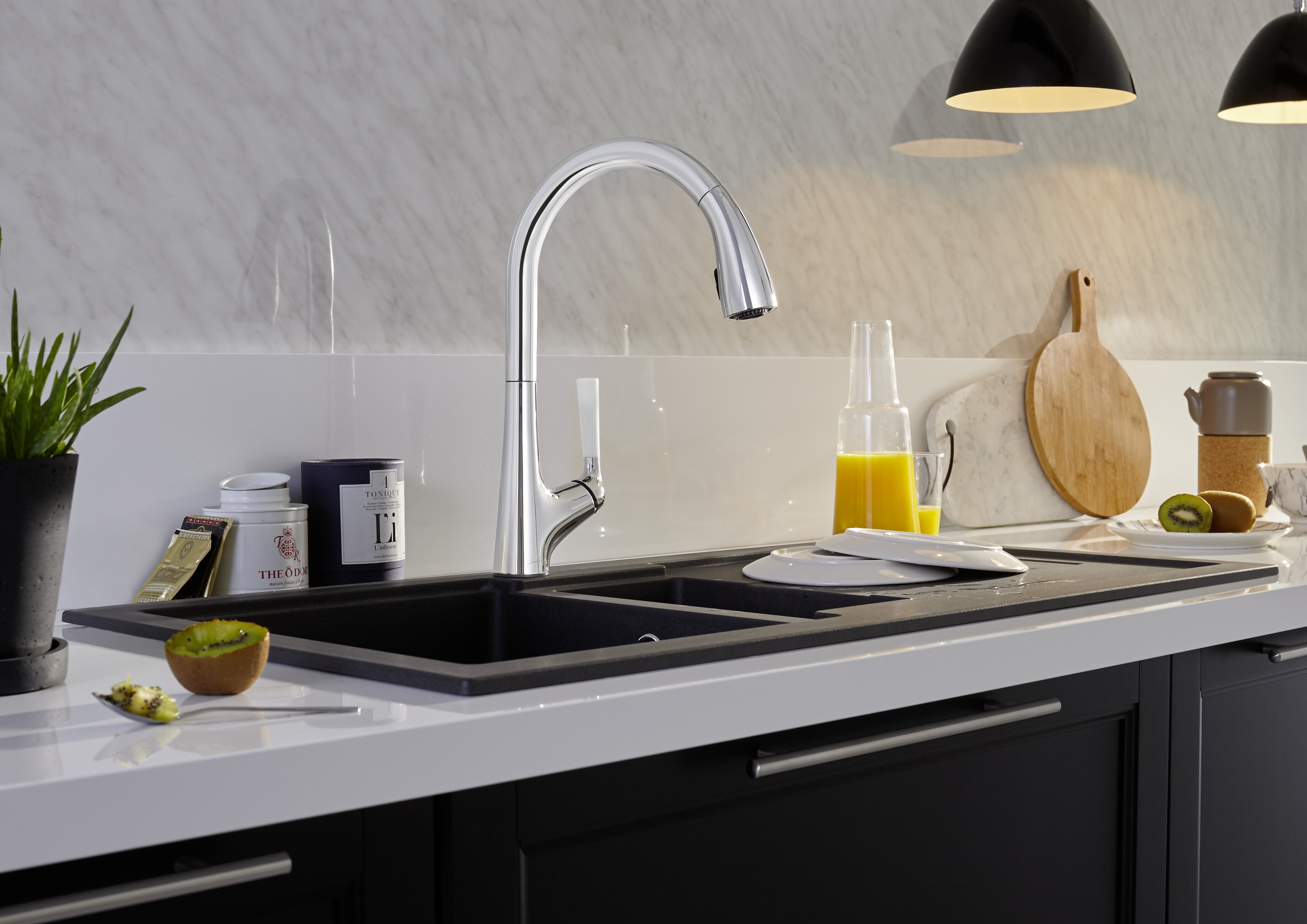 Mitigeur évier Malleco avec douchette extractible et flexibles d'alimentation